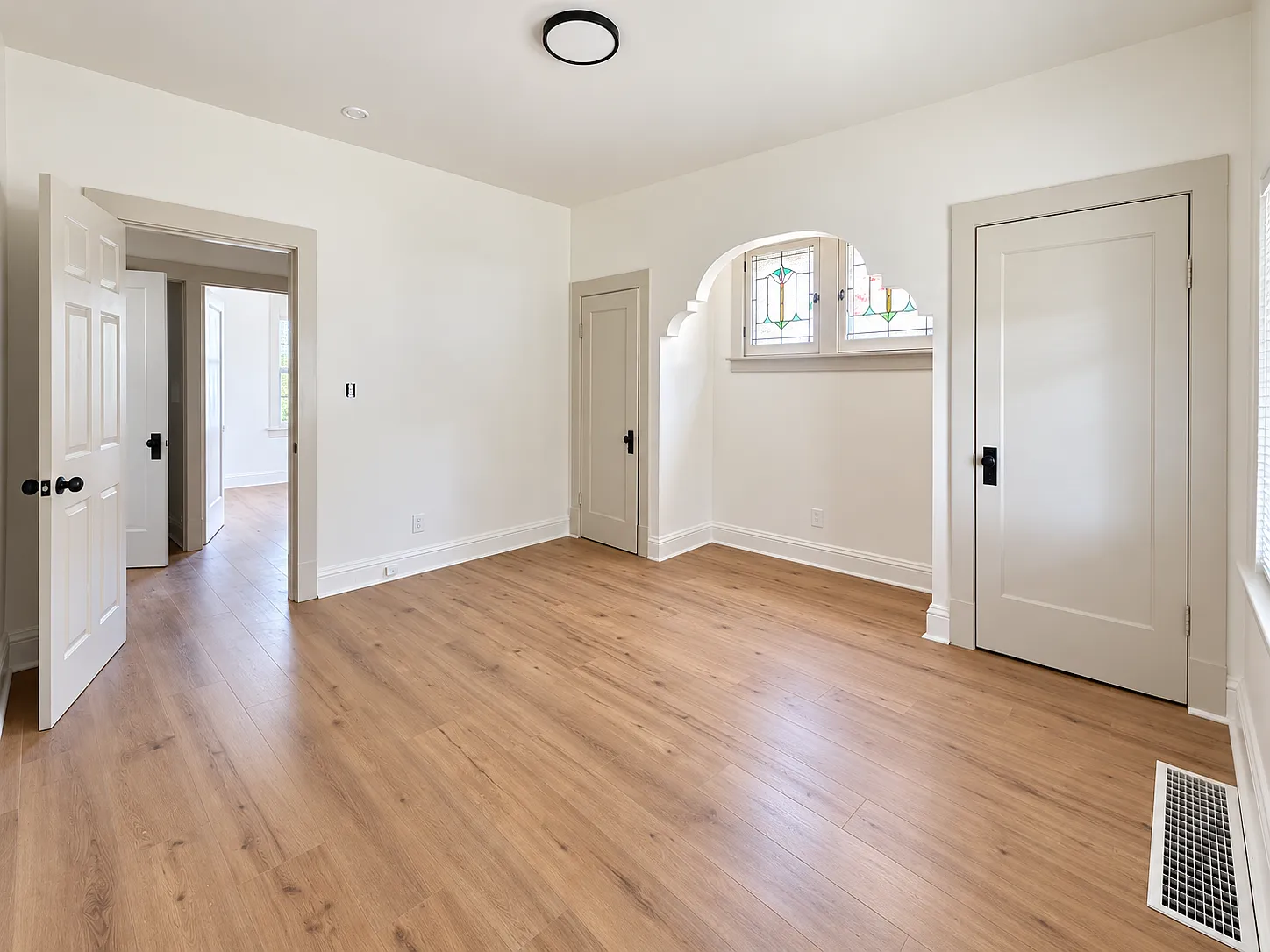 3 bed, 1260 sqft, $2,225 — Photo 3