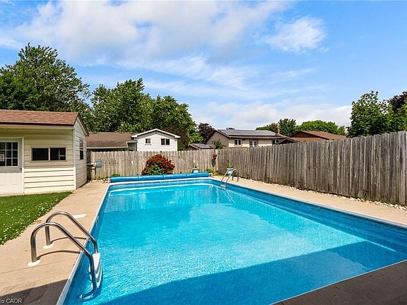 5th image of 218 Arris Cres