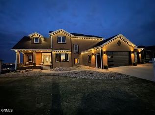 4607 Granite Dr, Bismarck, ND 58503