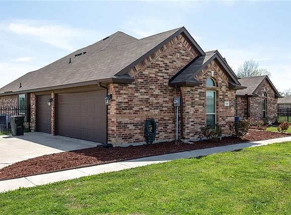 3rd image of 124 Cardiff Ln