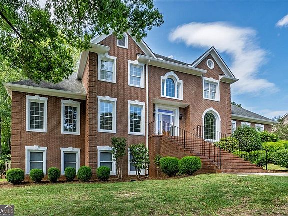 2nd image of 216 Hunters Hill Ct