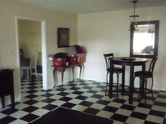 1/2 living rm & dining entry