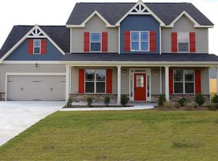 302 Plantation Dr, Maple Hill, NC 28454