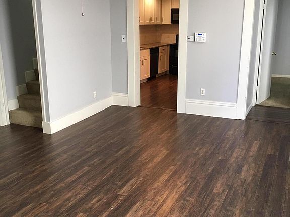 5th image of 919 E Oak St