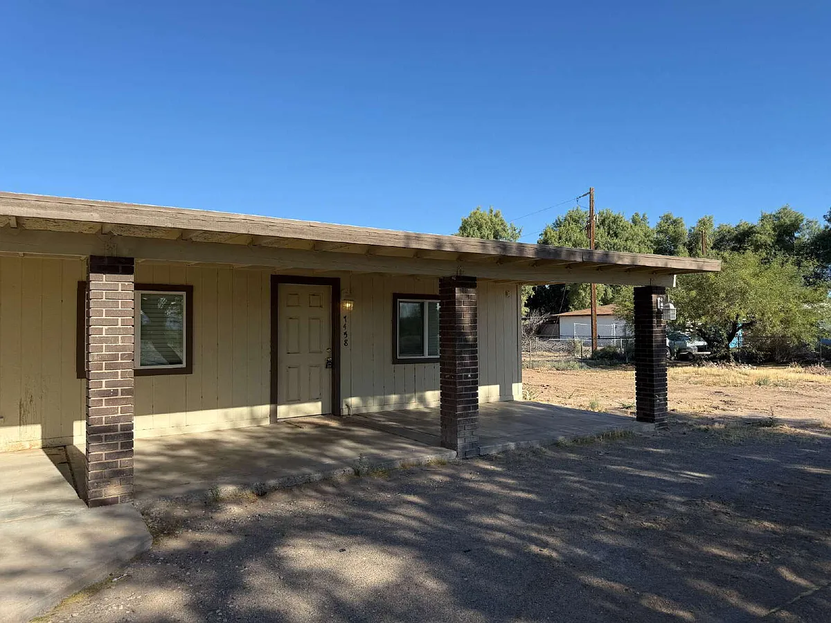 Building Photo - 7458 S Mountain View Rd