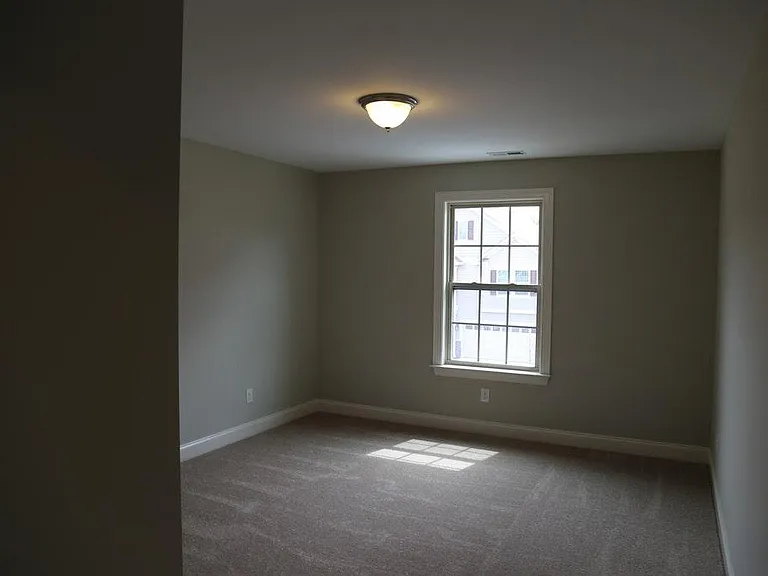 836 Poplar St — Photo 11