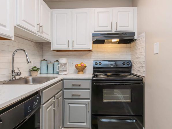 251 Eisenhower Dr #138