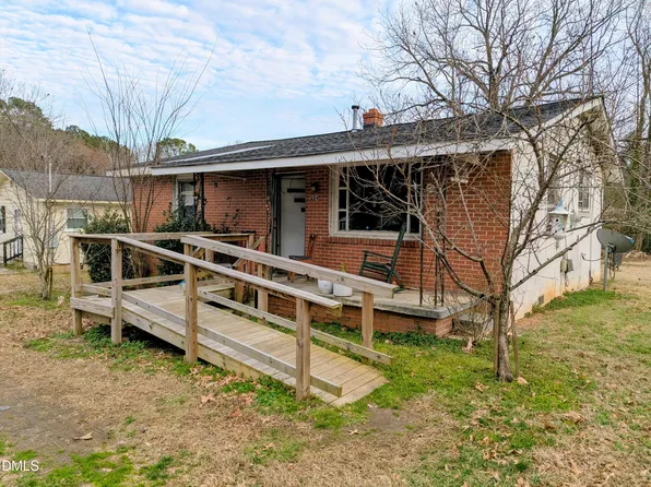 214 E Persimmon St, Youngsville, NC 27596
