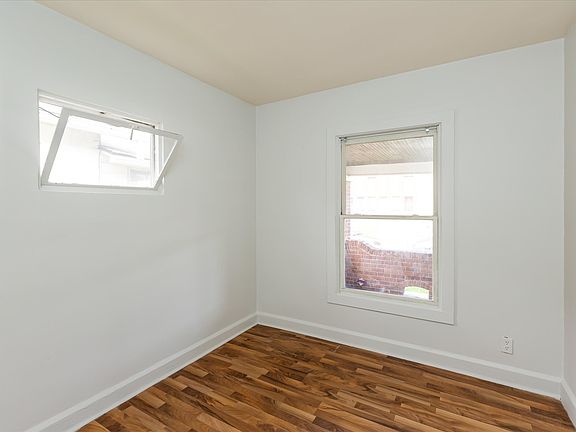3rd image of 1232 N Belleview Pl