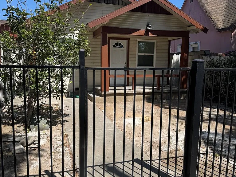 819 S Cypress Ave — Photo 23