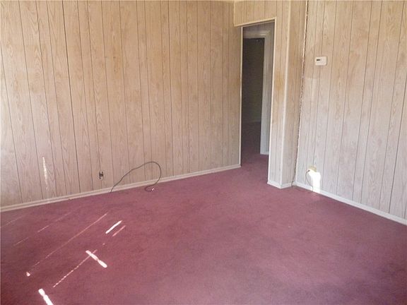 2nd image of 605 Douglas St