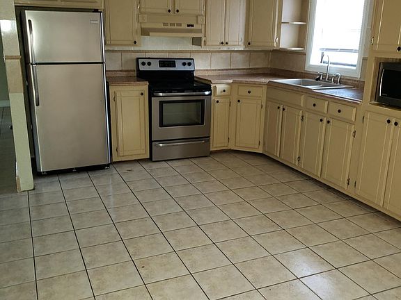 5th image of 750 Juanita St