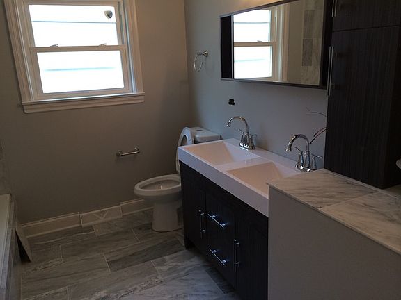 4th image of 5023 W Lee St