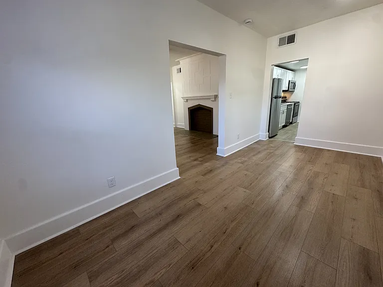 Dining room to kithen