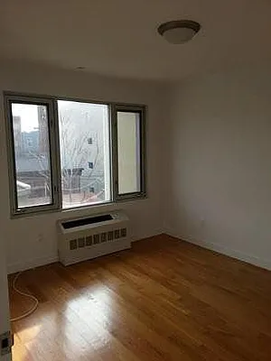 Rented by MCR Realty | media 4