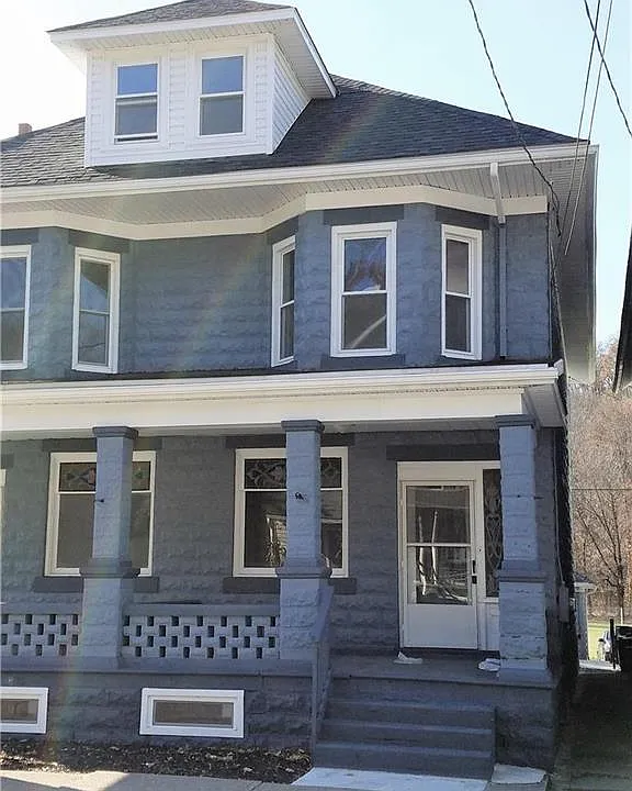 696 Main St