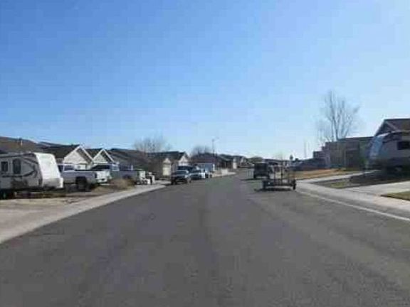 Exterior Neighborhood (street photo)