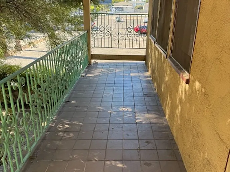 1257 N Van Ness Ave — Photo 16