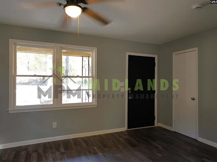 3 bed, 1.0 bath, 930 sqft, $1,200 — Photo 3