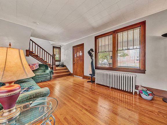 5th image of 2710 Hillcrest Ave NW