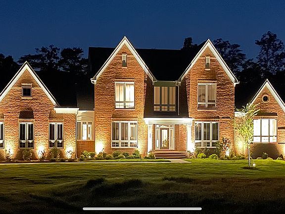 3rd image of 5680 Willow Brook Ln
