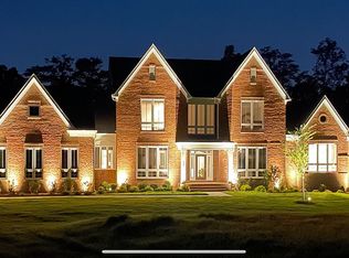 5680 Willow Brook Ln, Fairfax, VA 22030