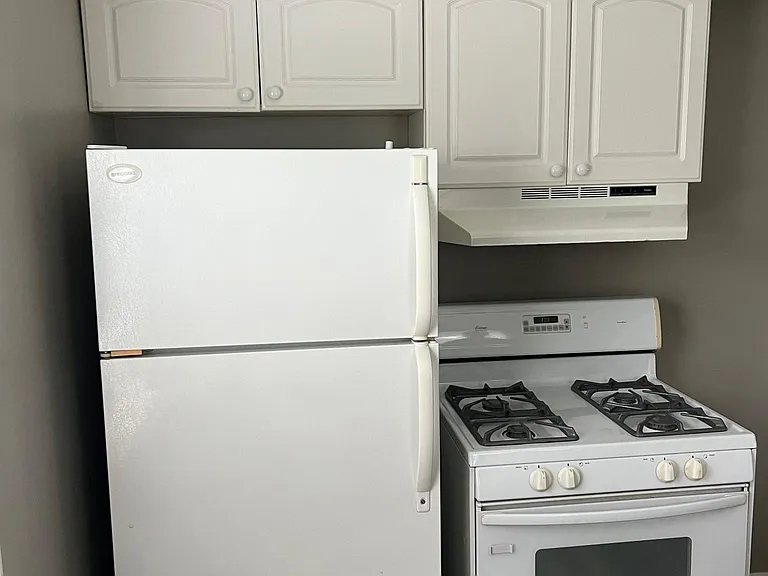 1226 E Howard Ave — Photo 4