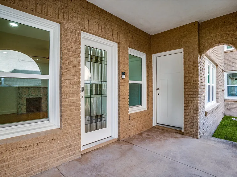 6119 Reiger Ave — Photo 2