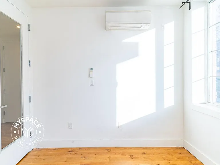 87 Montrose Ave #1R — Photo 5