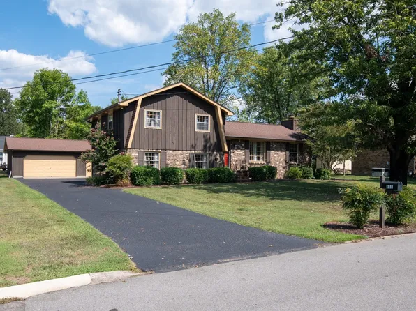 111 Creekwood Ln, Hendersonville, TN 37075