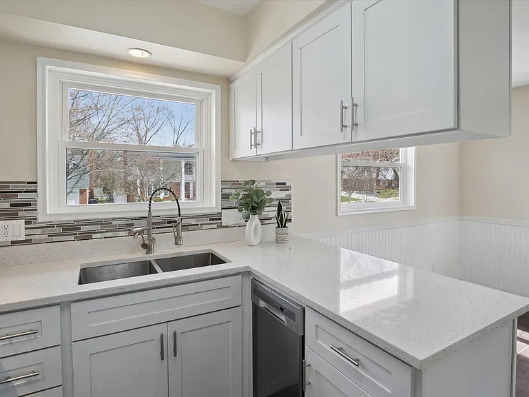 2728 Yost Blvd — Photo 26