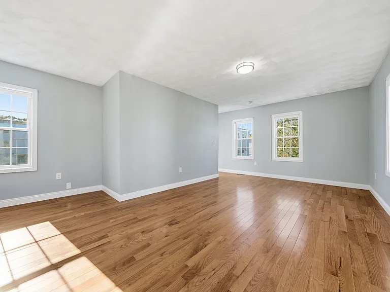 25 Sutton St #25 — Photo 5
