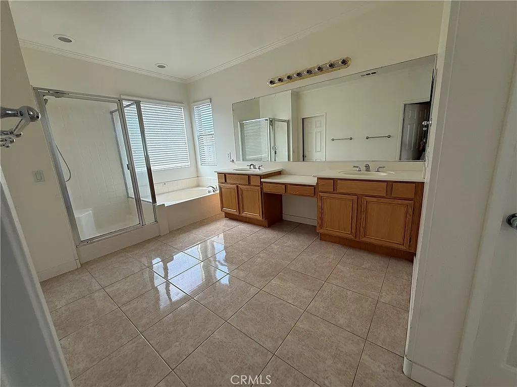 5 bed, 2700 sqft, $4,000 — Photo 4
