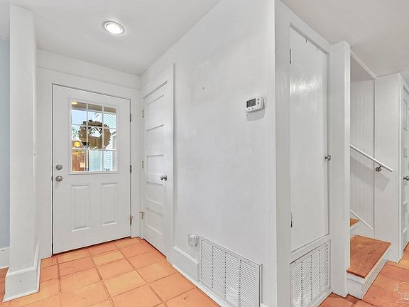 3rd image of 3240 Bayou Blvd