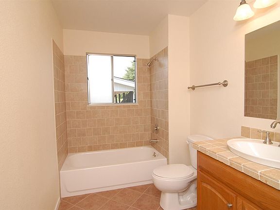Large Upstairs Bathroon