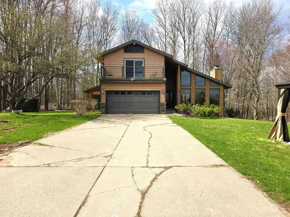 3 Hidden Creek Dr, Marquette, MI 49855