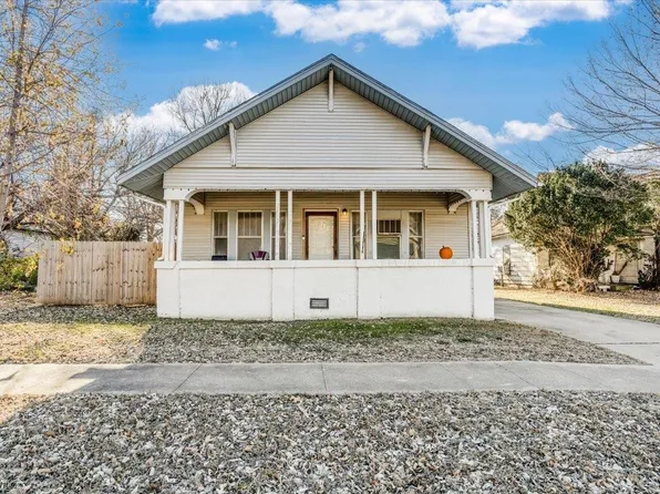 909 E 14th Ave, Winfield, KS 67156