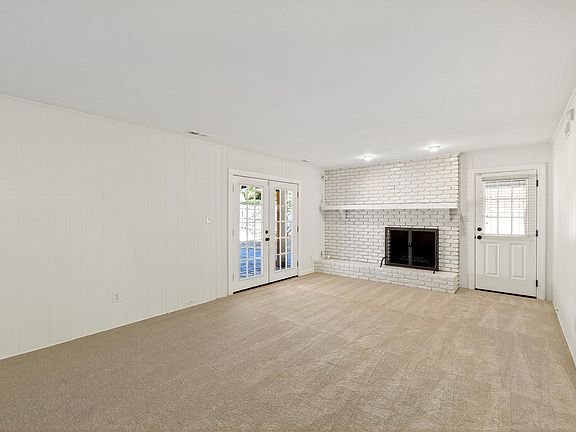 4th image of 1001 Pebblebrook Dr