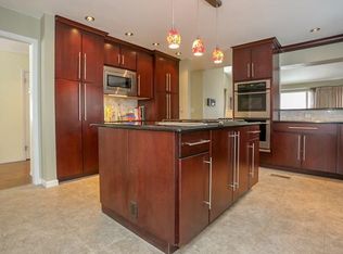 14 Herald Ct, Valley Cottage, NY 10989