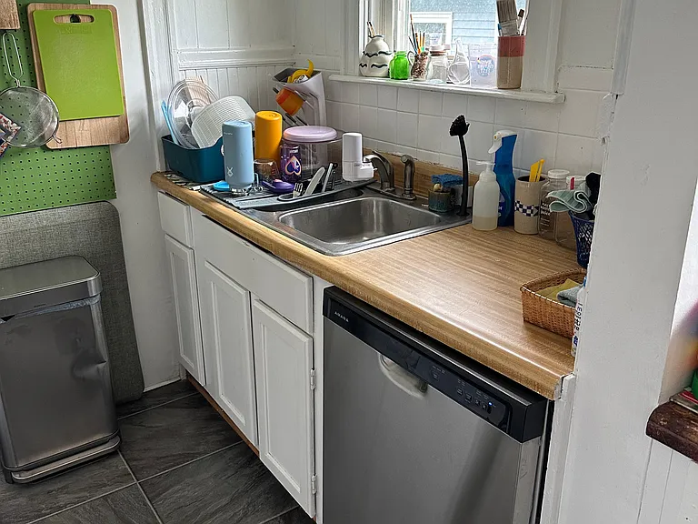 102 Rochambeau Ave — Photo 10