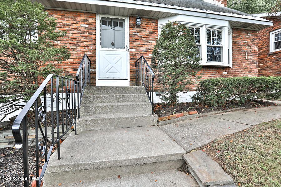 72 Hawthorne Ave Albany NY Zillow