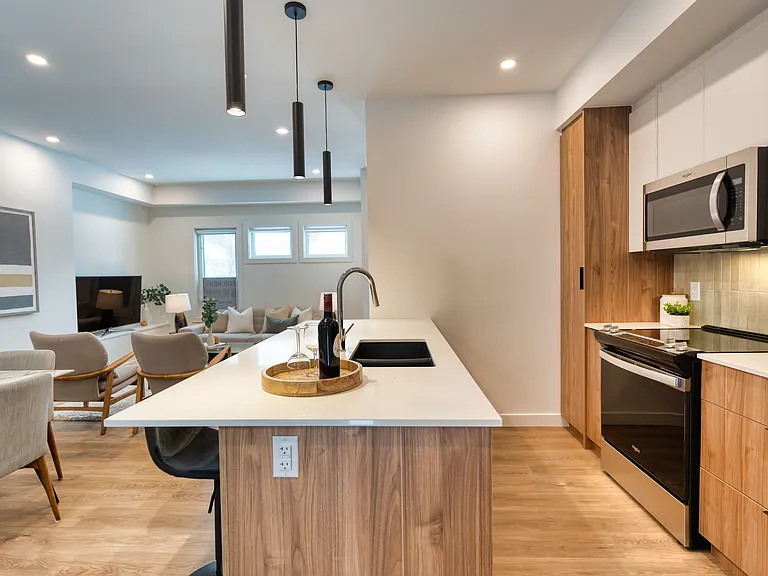 2015 22nd St SW #7 — Photo 7