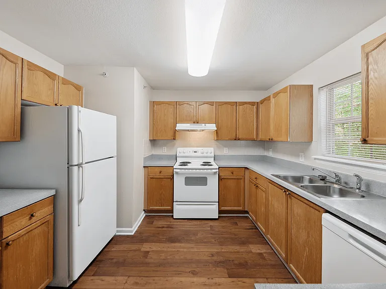 Harbor Creek Apartments — Photo 40