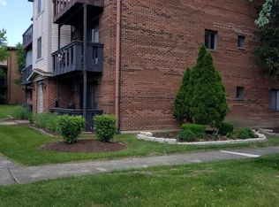 600 W 65th St APT 1, Westmont, IL 60559