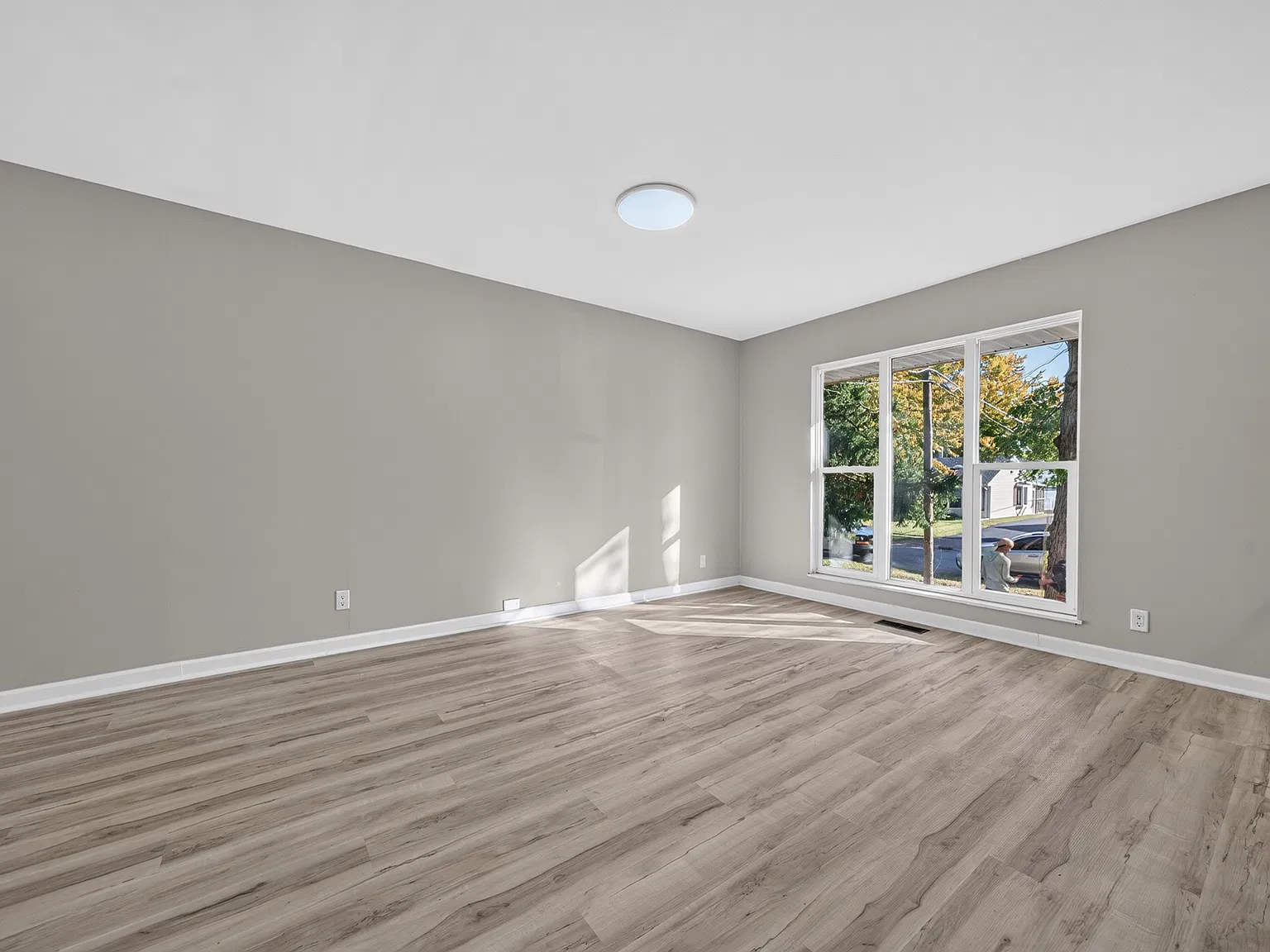 4 bed, 1938 sqft, $2,000 — Photo 3
