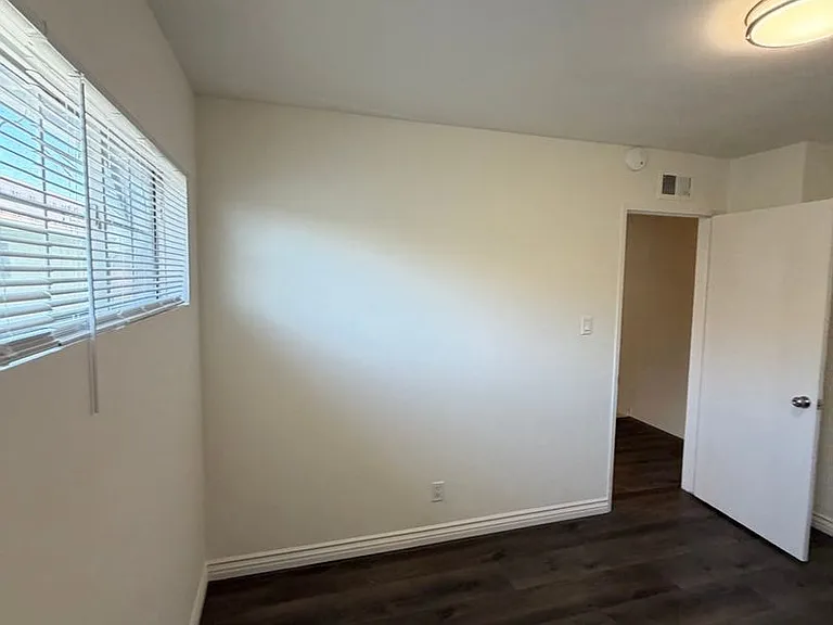 4340 Walnut — Photo 31