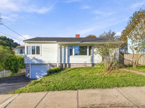 6881 Vaughan Ave, Halifax, NS B3L 2L9