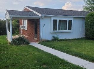 17 Shorbs Hill Rd, Hanover, PA 17331