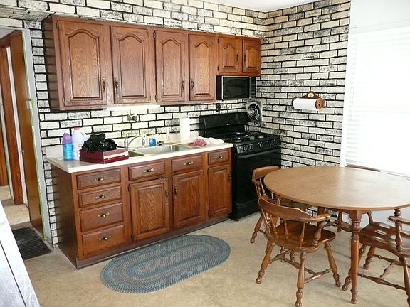 4th image of 180 Saint Maurice Ln