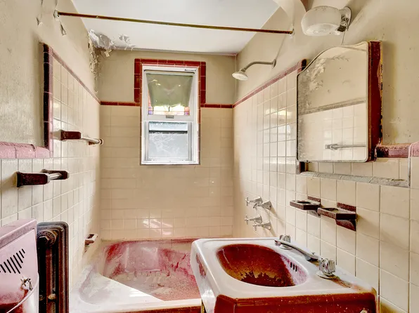 452 Marine Avenue image 14 of 19